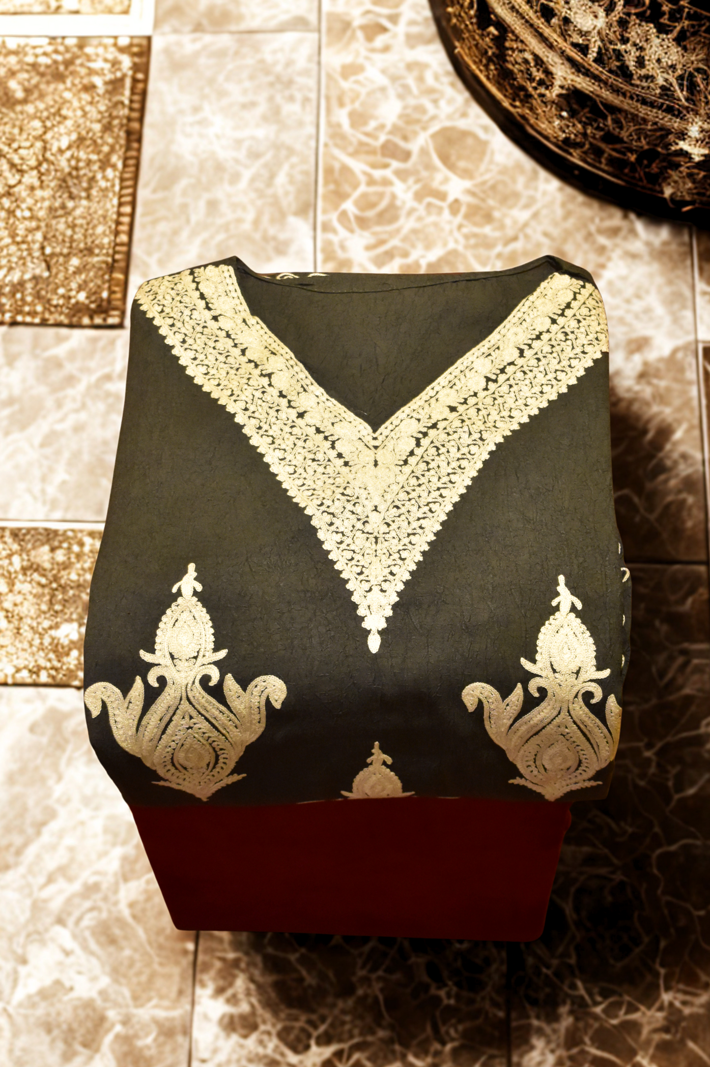 Siyah Gul Aari Kaftan