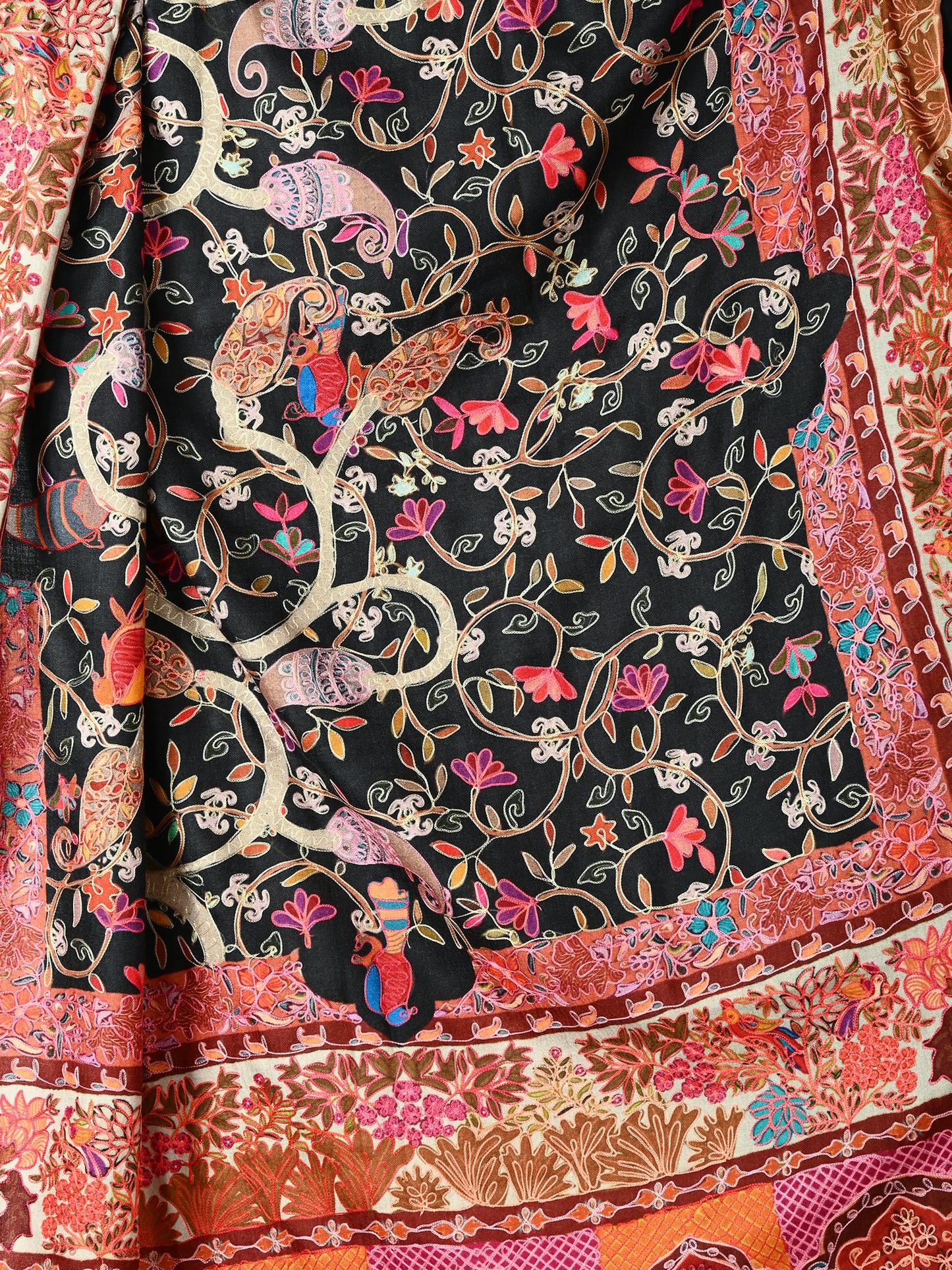 बज़्म-ए-गुल विशेष कलमकारी शॉल